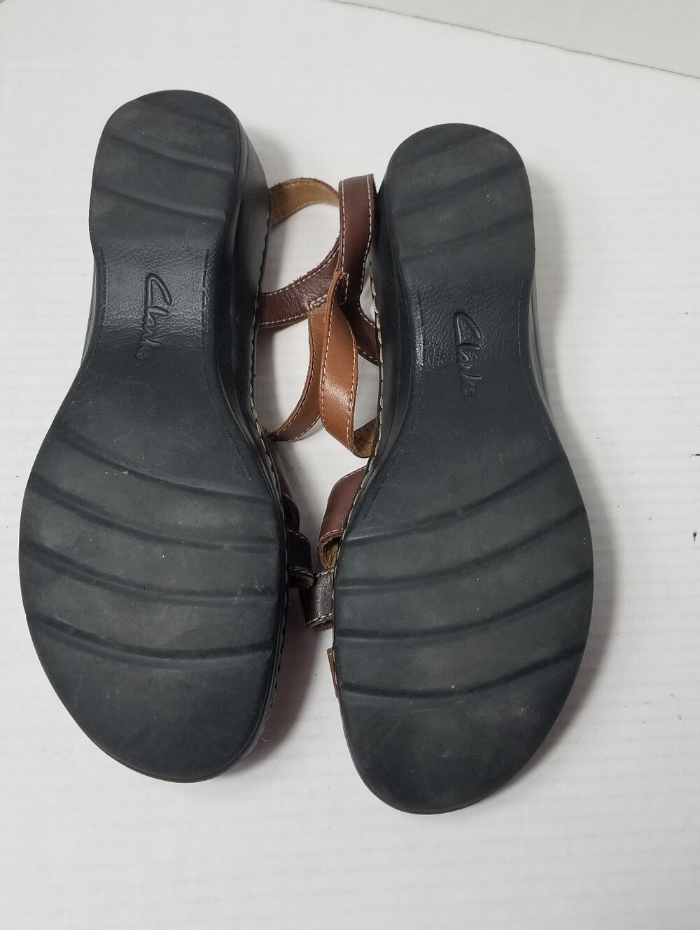 CLARKS COLLECTION WOMEN'S BROWN CROSSOVER SANDALS SIZE 9 - Picture 9 of 16